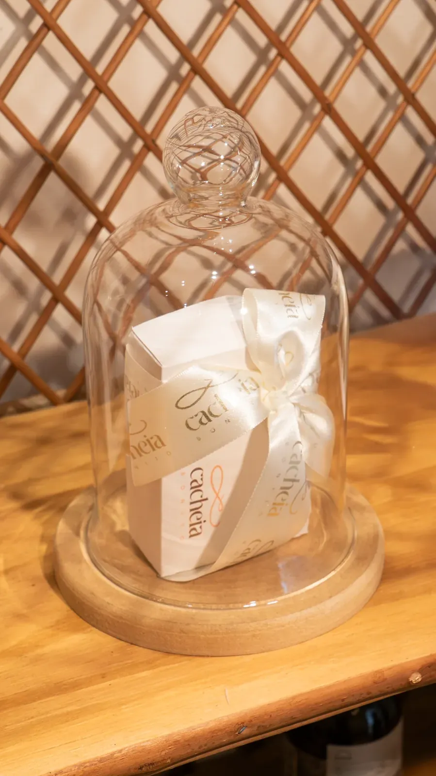 Caixa de presente com fita personalizada da marca