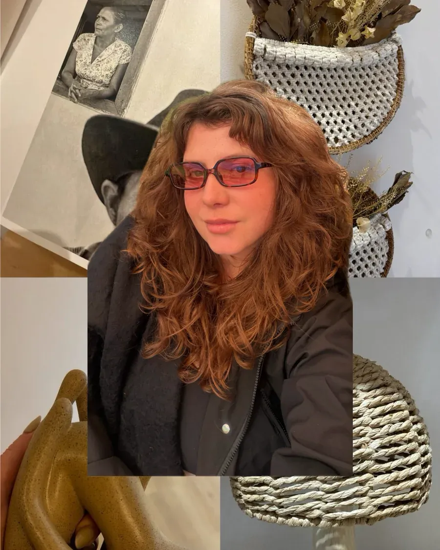 Colagem com Lis, fundadora do Cacheia Bonito, entre detalhes do ateliê